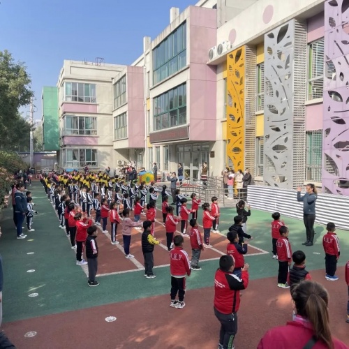 早操活力燃爆小宇宙,聽說爸爸媽媽也來圍觀啦 早操活力燃爆小宇宙,聽說爸爸媽媽也來圍觀啦