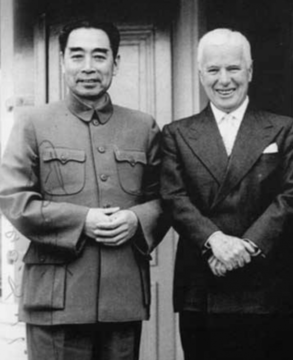 1971年，外交宴上國寶九龍杯失竊，周總理巧用魔術讓外賓原物奉還