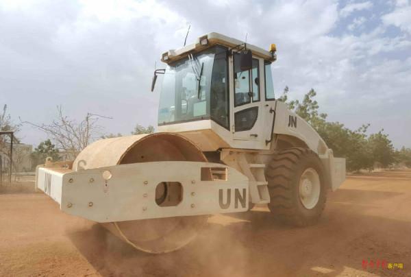 我第九批赴馬裡維和工兵分隊完成加奧超營主幹道修整任務