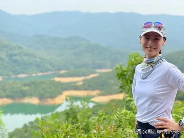 香港娛樂圈女神齊爬山,梁洛施、黎姿、李嘉欣、陳茵媺罕曬素顏照 香港娛樂圈女神齊爬山,梁洛施、黎姿、李嘉欣、陳茵媺罕曬素顏照