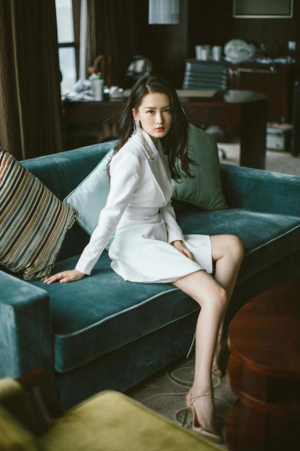 李沁氣若幽蘭冷傲靈動 李沁氣若幽蘭冷傲靈動