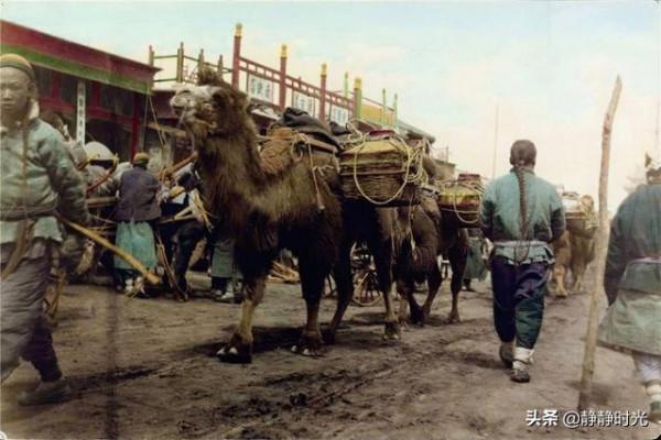 晚清老照片:男子留長指甲,兵丁撅腚射箭,男子舉大石 晚清老照片:男子留長指甲,兵丁撅腚射箭,男子舉大石