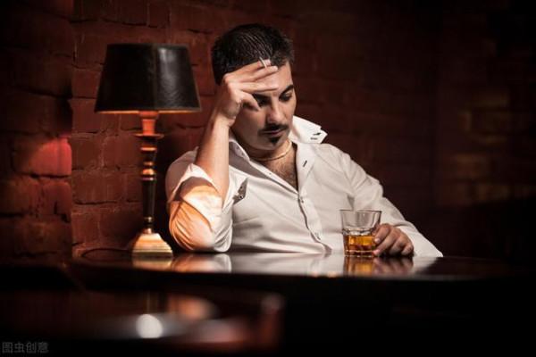 男人過了50歲，不想被看不起，這幾種“廉價”行為不要有