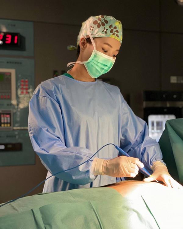 TVB臺慶醫療劇榮登華語口碑榜第一名，大量逼真手術場面震撼人心