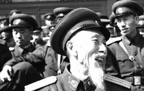 毛主席笑著給他特批,最年長的開國中校,經歷跨越整個中國近代史 毛主席笑著給他特批,最年長的開國中校,經歷跨越整個中國近代史