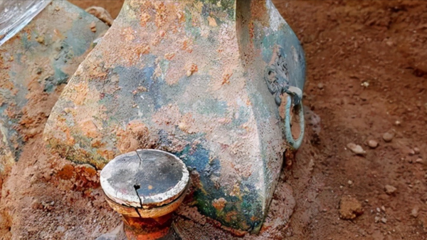 洛陽發現西漢時期的墓葬群，墓內出土文物很多，墓主身份至今成謎