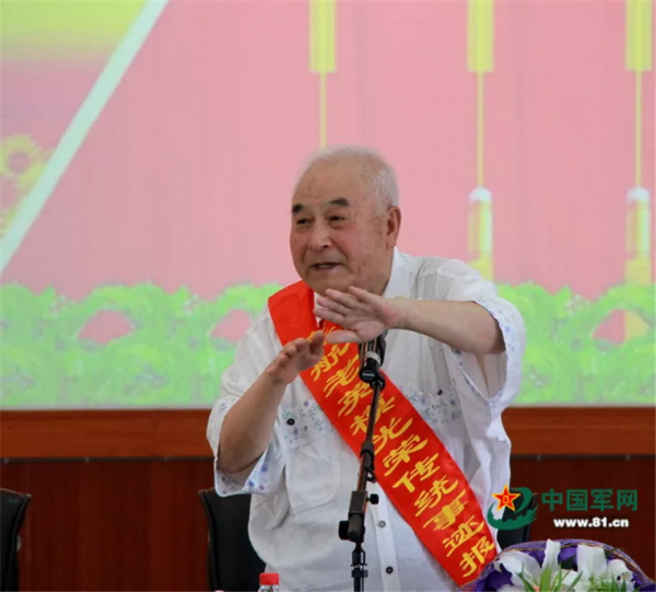 “空戰你不是對手，乾杯，你也是手下敗將！”