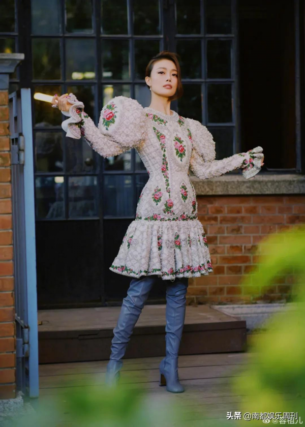 你可以永遠相信迪麗熱巴的紅毯造型