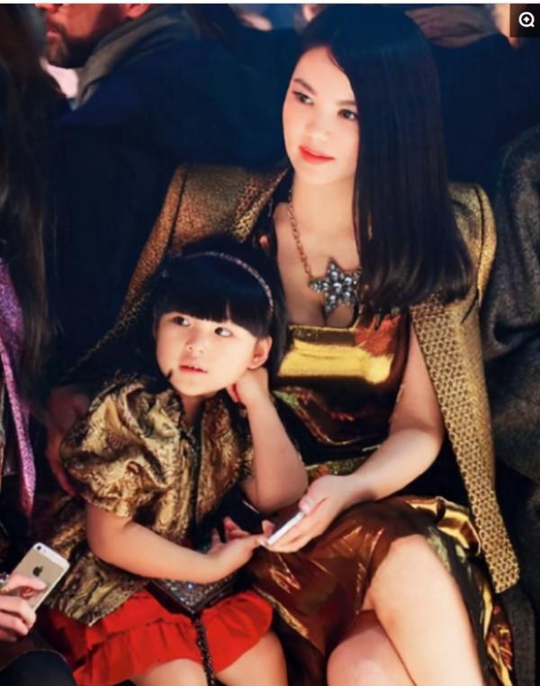 陳慧琳和李湘近照,一個身家百億生活低調,一個生活奢侈似土豪 陳慧琳和李湘近照,一個身家百億生活低調,一個生活奢侈似土豪