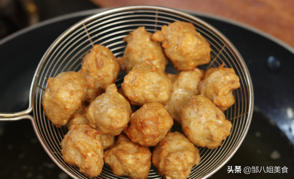 炸肉丸只會放麵粉雞蛋,難怪口感差!牢記4不放,肉丸涼了也酥脆 炸肉丸只會放麵粉雞蛋,難怪口感差!牢記4不放,肉丸涼了也酥脆