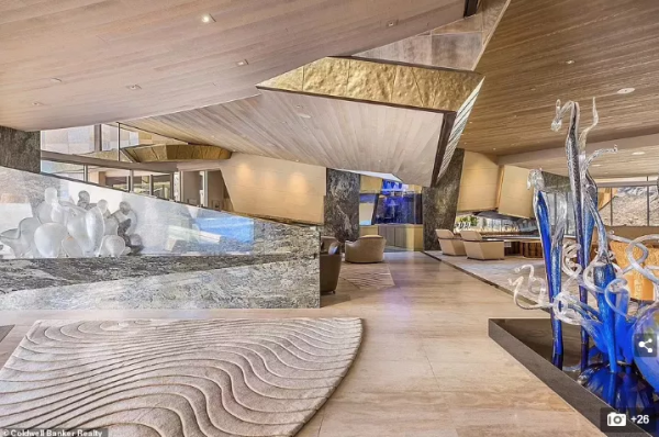 美國豪宅叫價$5000萬速賣出 位處沙漠 家中竟有水族館海底隧道