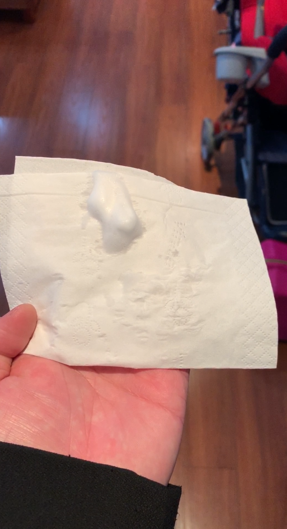 貼春聯時門上有膠怎麼辦