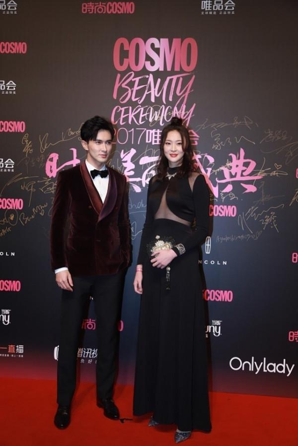 當了媽的惠若琪感覺很溫柔，穿著挺有女人味的，但卻一點也不庸俗