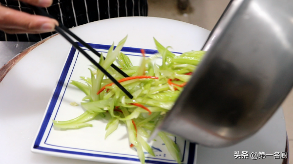 過年了，教你4道解膩小冷盤，端上桌比大魚大肉還搶手，太好吃了