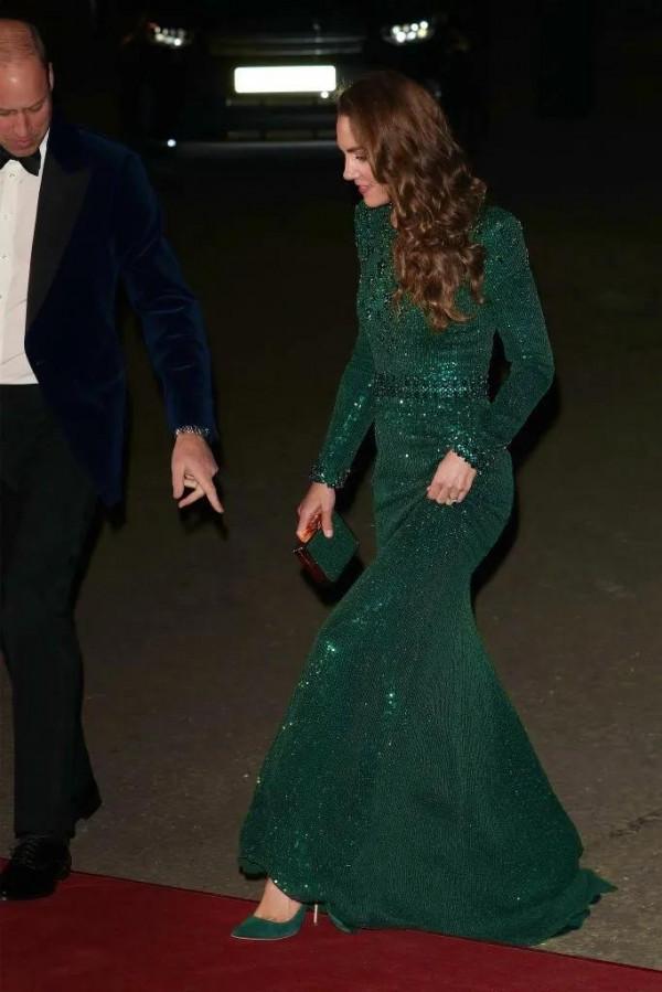 凱特閃耀皇家匯演，二穿亮鑽禮服氣場全開，紅毯女郎髮型大獲好評