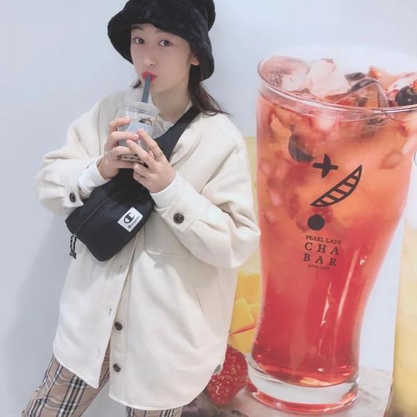 這對母女的顏值、身材和衣品都太絕了！基因實在強大&hellip;