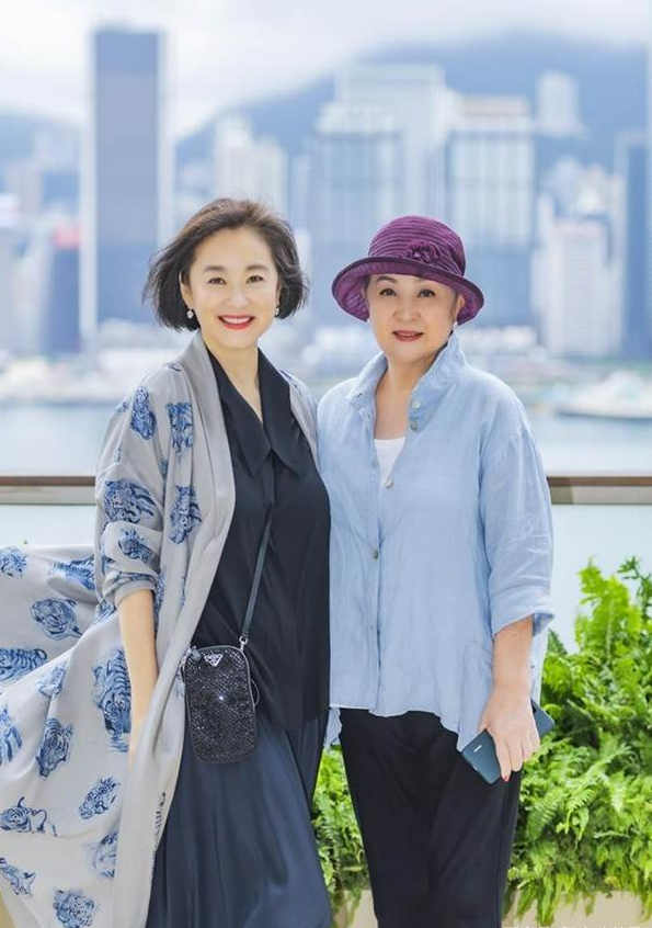 老牌女星也逃不過同框比美“魔咒”？別比了！50歲+的她們都很美