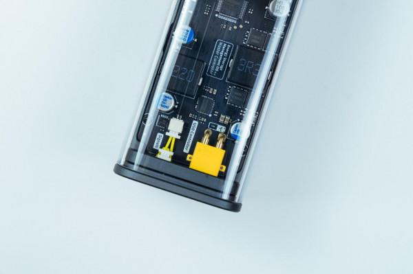 無法拒絕的賽博朋克工業美學：閃極100W超級移動電源 體驗分享