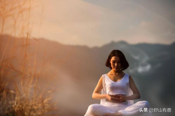 金庸：含淚而來，悄然而去，一切都帶不走，奈何世人“執迷不悟”