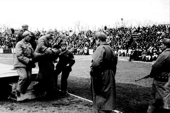 1940年軍統女特務冒死救下地下黨，建國後被槍決時反被救一命