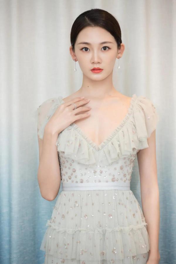 苗苗，真的美麗，鄭凱的家屬，估計鄭凱在偷著樂