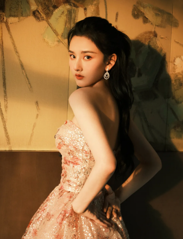 夢迴林蕭,楊冪的S形側顏太絕了 夢迴林蕭,楊冪的S形側顏太絕了