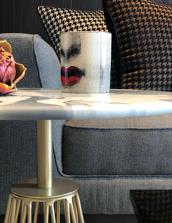 男導遊的家，用基礎的圖形加線條，裝扮出令人嚮往的家