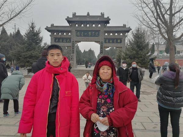 帶著母親看天下（少林寺景區）