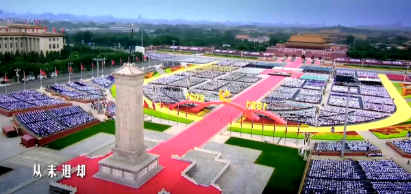 把唐國強和張國立安排在一起，導演用心了，殷秀梅把晚會推向高潮