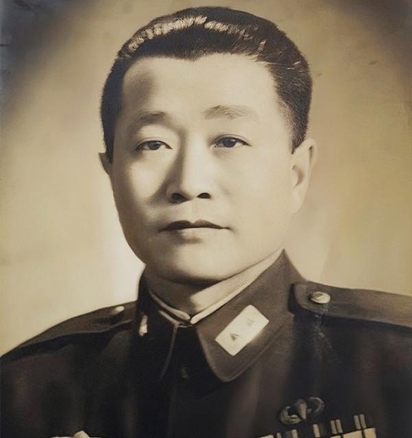 1955年授銜時，軍委讓一人自己填寫軍銜，他寫下“中將”