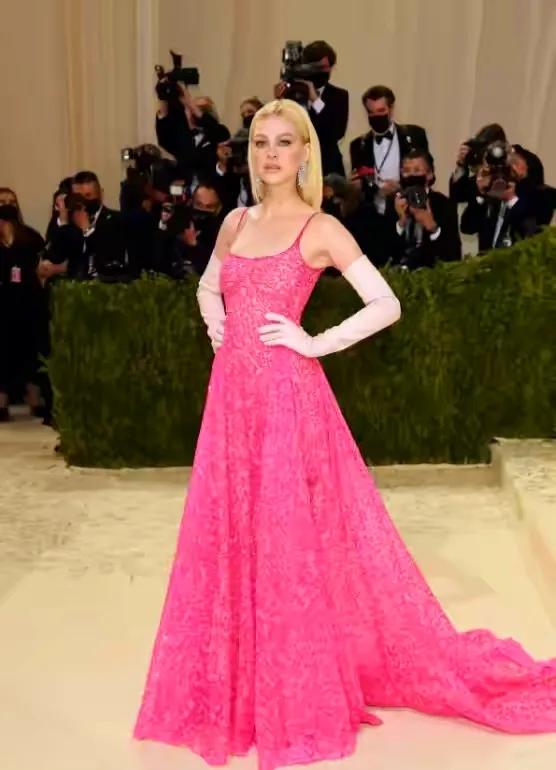 真是浪費貝克漢姆好基因，長子布魯克林像油膩大叔，但未婚妻漂亮