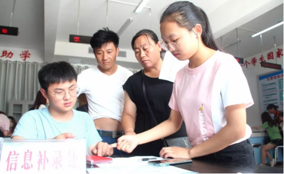 錢不夠念不起大學？貧困生迎來好訊息，國家助學金額度或大幅上調