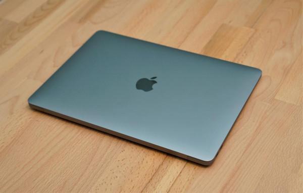 對於大多數人來說，最好的膝上型電腦是 Apple MacBook Air M1