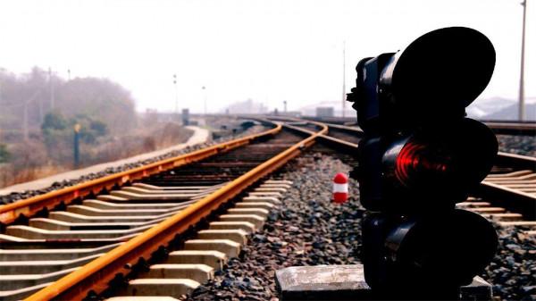 中國火車入境俄羅斯，為何必須更換車輪？不同國家鐵軌有何不同？