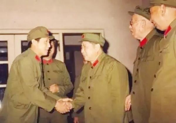 89歲王心剛，與患病妻子恩愛60年不離不棄，兒女已是億萬富翁