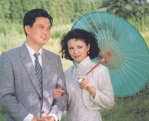 《上海一家人》李羚：在車庫中結婚，與大13歲初戀恩愛38年