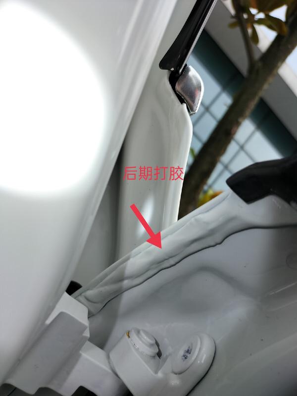 車停在自家院子裡被撞，這臺寶馬5系應該怎麼賠才好？