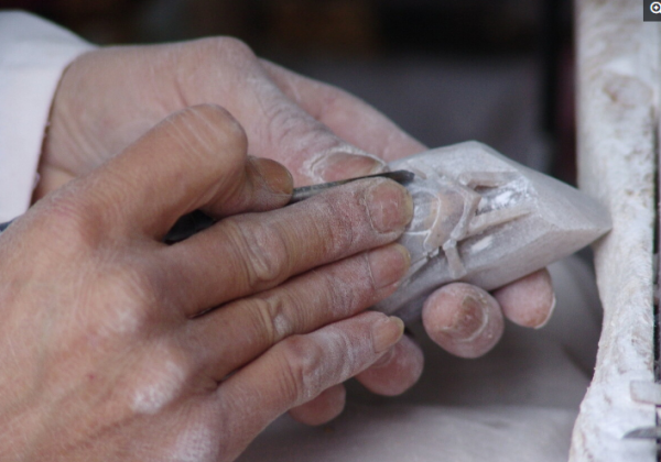 山東漢22歲遇車禍癱瘓，趴床“練功”23年，如今身懷絕技，看是啥