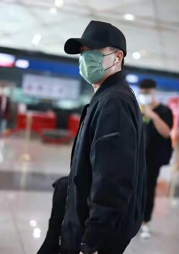 劉愷威魏大勳機場相遇,同去錄節目,楊冪兩任前男朋友相遇 劉愷威魏大勳機場相遇,同去錄節目,楊冪兩任前男朋友相遇