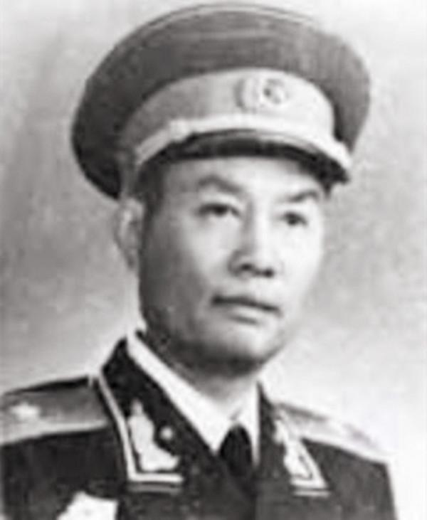 遵義會議召開時,擔任警衛的8個參謀,後來出了2箇中將3個少將 遵義會議召開時,擔任警衛的8個參謀,後來出了2箇中將3個少將