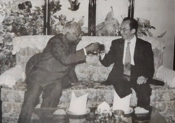 離任前的緊張一幕 離任前的緊張一幕