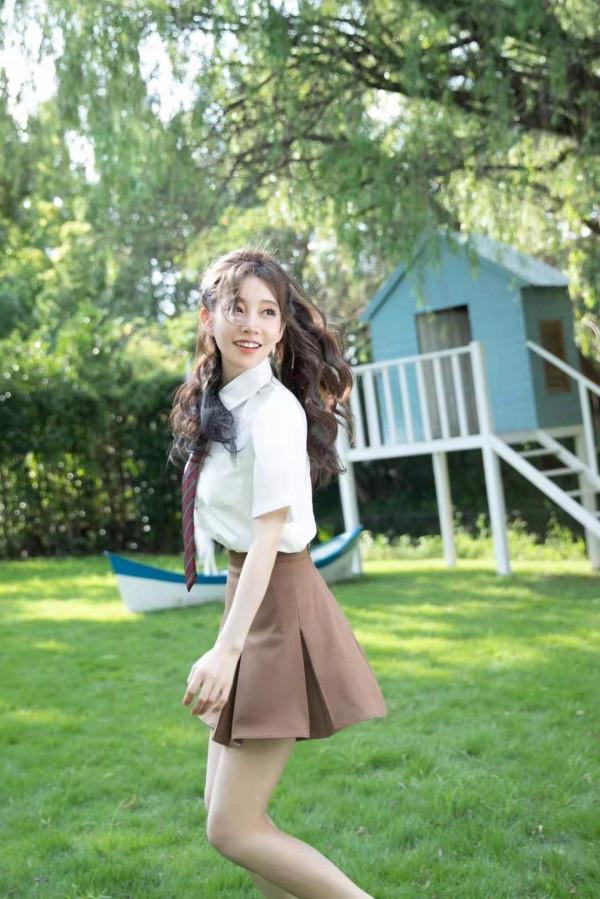 馮提莫緊跟潮流，聖誕變裝美翻眾人！不愧是風格駕馭小達人