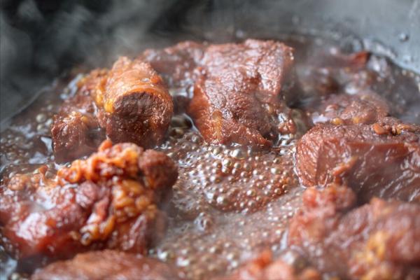 醬牛肉別再焯水，切記“1醃2泡”竅門，軟爛入味不塞牙，還不腥