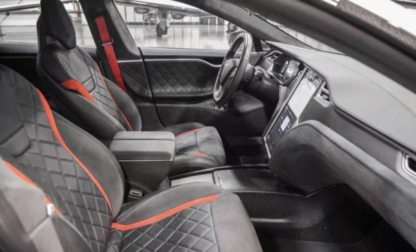 低趴低調亦奢華:特斯拉Model S寬體改裝 低趴低調亦奢華:特斯拉Model S寬體改裝