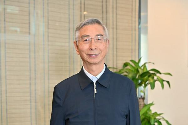 看到華為今年營收少2千多億，才知倪光南是對的，可惜聯想沒聽他