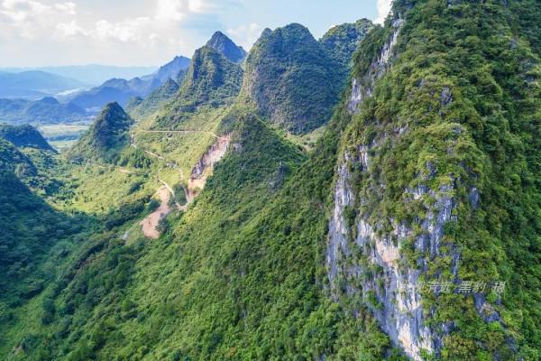 閒登廣東莫六公頂，在絕美山脊線俯瞰千座秀麗喀斯特峰叢