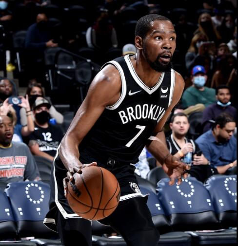 季前賽-杜蘭特哈登均砍20+，籃網全場被斷20次不敵76人