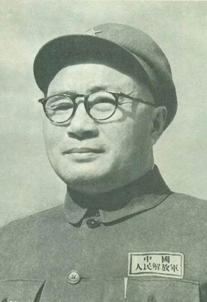 他是解放軍手下敗將,劉伯承為何三顧茅廬,請他執教南京軍事學院 他是解放軍手下敗將,劉伯承為何三顧茅廬,請他執教南京軍事學院