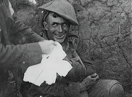 哨兵被埋在地下軍需庫9年仍守責,被救出後只想去找心愛的姑娘 哨兵被埋在地下軍需庫9年仍守責,被救出後只想去找心愛的姑娘