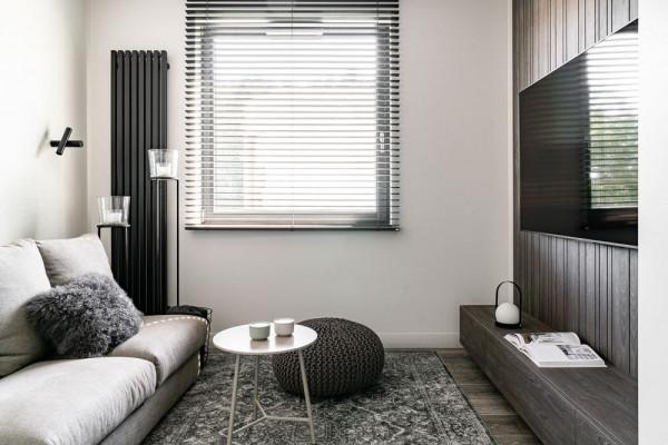 這位男業主的小公寓，裝修簡約大方，一進門就被吸引住了